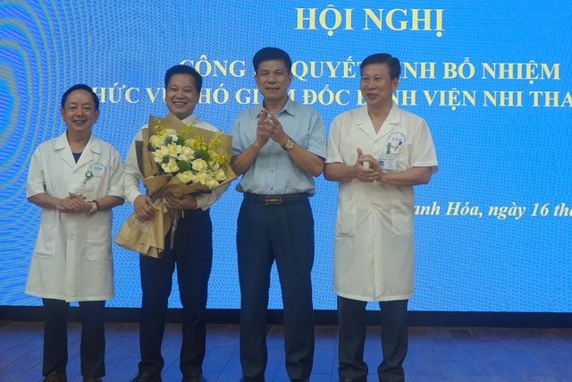 Tiến sĩ Nguyễn Hữu Thành được bổ nhiệm làm Phó Giám đốc Bệnh viện Nhi Thanh Hóa - Ảnh 2. Tiến sĩ Nguyễn Hữu Thành được bổ nhiệm làm Phó Giám đốc Bệnh viện Nhi Thanh Hóa - Ảnh 2.