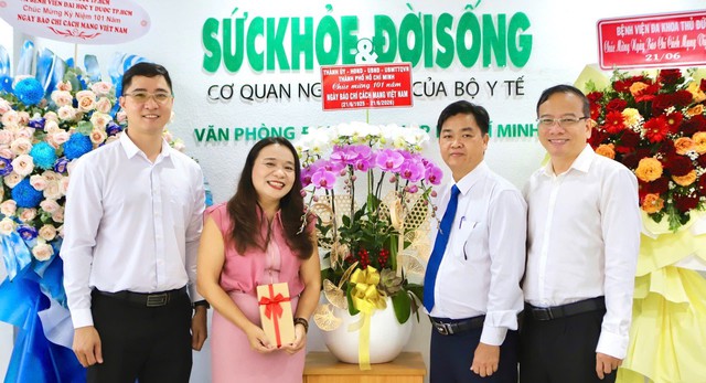 Đoàn đại biểu TPHCM thăm, chúc mừng Báo Sức khỏe và Đời sống- Ảnh 2.