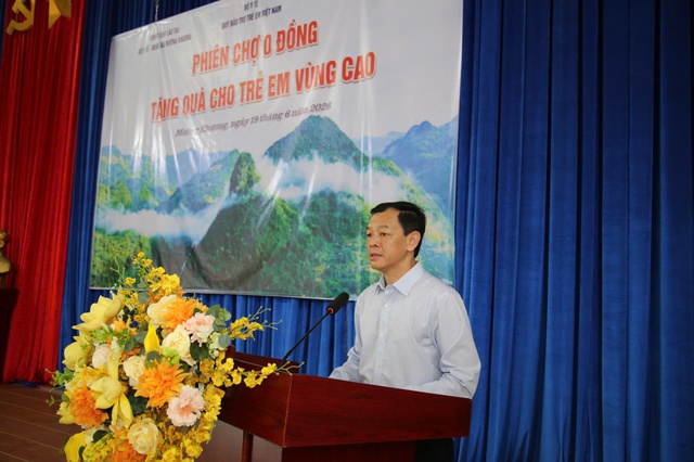 Gần 2,4 tỷ đồng đến với trẻ em khó khăn vùng biên Lào Cai qua phiên chợ 0 đồng- Ảnh 1. Gần 2,4 tỷ đồng đến với trẻ em khó khăn vùng biên Lào Cai qua phiên chợ 0 đồng- Ảnh 1.