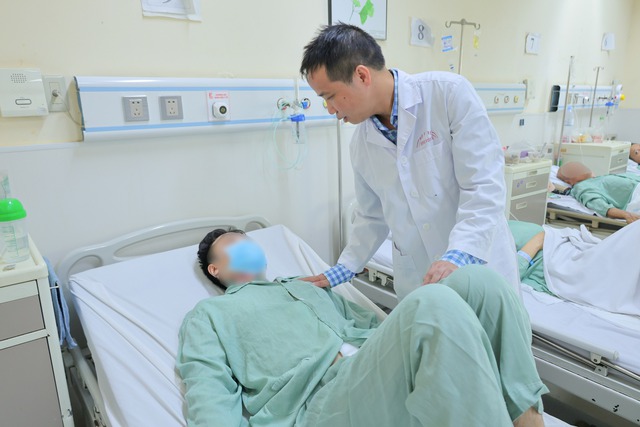 Ghép thận tự thân cứu quả thận dập nát của nam thanh niên bị đa chấn thương sau tai nạn giao thông- Ảnh 1. Ghép thận tự thân cứu quả thận dập nát của nam thanh niên bị đa chấn thương sau tai nạn giao thông- Ảnh 1.
