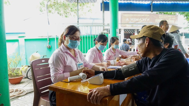 TPHCM đồng loạt khám sức khỏe miễn phí cho người dân từ xã đảo tới nội thành- Ảnh 1. TPHCM đồng loạt khám sức khỏe miễn phí cho người dân từ xã đảo tới nội thành- Ảnh 1.