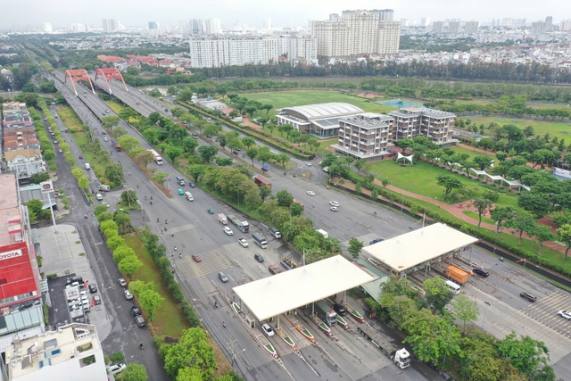 Toàn cảnh đại lộ Nguyễn Văn Linh trước đề xuất xây dựng đường trên cao- Ảnh 2.