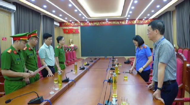 Lào Cai: Bắt thêm Phó Chủ tịch xã và Giám đốc doanh nghiệp trong vụ bờ kè sông Hồng gãy đổ sau bão Yagi- Ảnh 1.