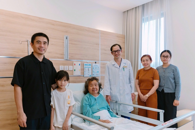 Lựa chọn Việt Nam mổ u não, bệnh nhân Campuchia phục hồi khả năng vận động và giao tiếp chỉ sau 6 ngày- Ảnh 2.
