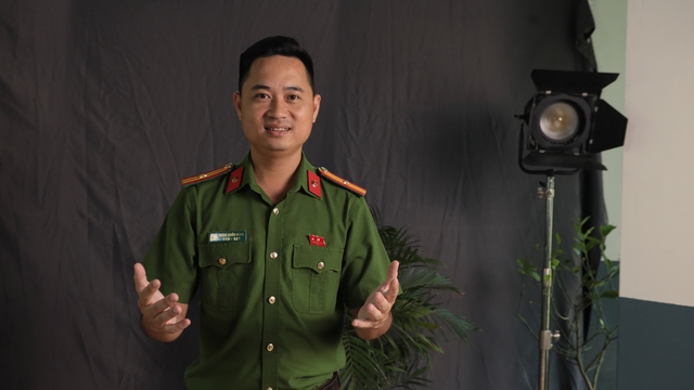 Gần dân từ không gian số:
Kỳ 1: Phía sau video triệu view của 'đạo diễn áo xanh'- Ảnh 1.