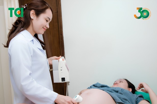 Thu Cúc TCI xử trí thành công ca xoắn u nang buồng trứng nguy hiểm ở thai phụ 21 tuần, bảo toàn an toàn cho mẹ và thai nhi- Ảnh 3.