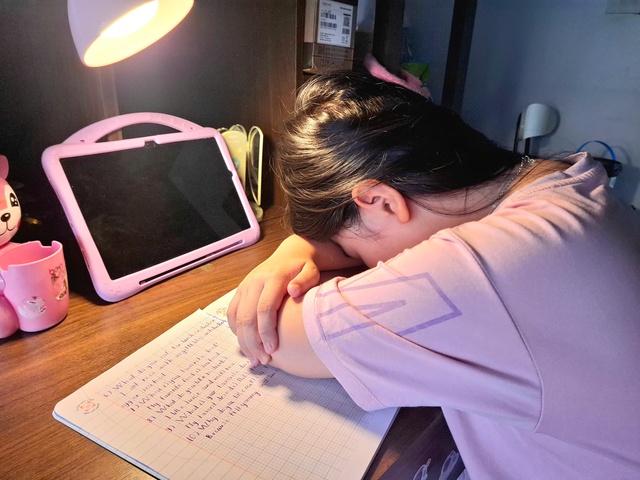 Bảo vệ trẻ em trong thời đại số
- Kỳ cuối: Cách giúp trẻ hạnh phúc, an toàn và tự tin trong kỷ nguyên số- Ảnh 1. Bảo vệ trẻ em trong thời đại số
- Kỳ cuối: Cách giúp trẻ hạnh phúc, an toàn và tự tin trong kỷ nguyên số- Ảnh 1.
