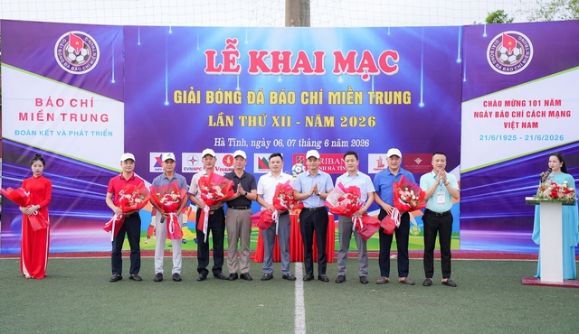 Hơn 100 nhà báo tranh tài tại Giải Bóng đá Báo chí miền Trung- Ảnh 4.