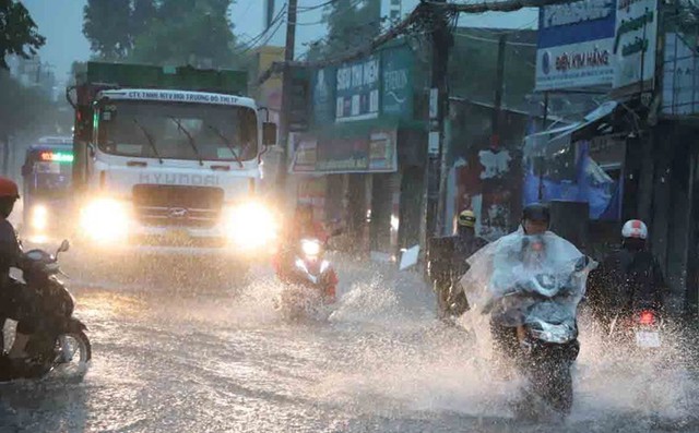 Dải mây dông rất mạnh đang mở rộng, cảnh báo dông lốc nhiều tỉnh thành miền Bắc- Ảnh 1. Dải mây dông rất mạnh đang mở rộng, cảnh báo dông lốc nhiều tỉnh thành miền Bắc- Ảnh 1.