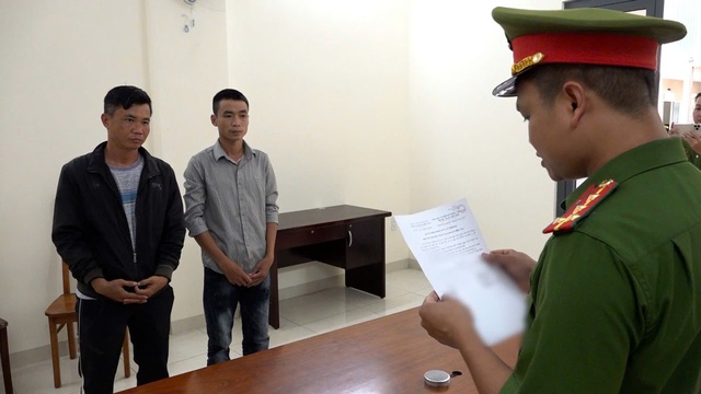 Hai người đàn ông sản xuất hơn 14 tấn phân bón, thuốc bảo vệ thực vật giả- Ảnh 1. Hai người đàn ông sản xuất hơn 14 tấn phân bón, thuốc bảo vệ thực vật giả- Ảnh 1.