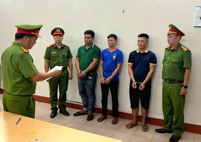 Va chạm sau tiệc cưới: 1 người chết, 3 người bị tạm giữ- Ảnh 1. Va chạm sau tiệc cưới: 1 người chết, 3 người bị tạm giữ- Ảnh 1.
