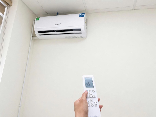 Thợ sửa điều hòa vạch trần chiêu 'móc túi' khách hàng: Bơm gas, thay tụ điện, báo tăng chi phí- Ảnh 1. Thợ sửa điều hòa vạch trần chiêu 'móc túi' khách hàng: Bơm gas, thay tụ điện, báo tăng chi phí- Ảnh 1.