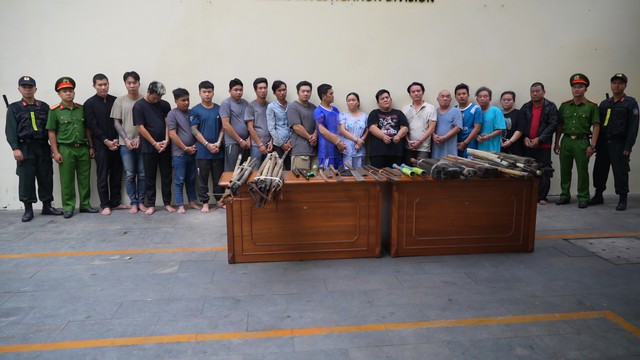 Dựng 'luật ngầm' chèn ép tiểu thương, nhóm Chành cua 46 thu lợi bất chính hơn 40 tỷ đồng. - Ảnh 1. Dựng 'luật ngầm' chèn ép tiểu thương, nhóm Chành cua 46 thu lợi bất chính hơn 40 tỷ đồng. - Ảnh 1.