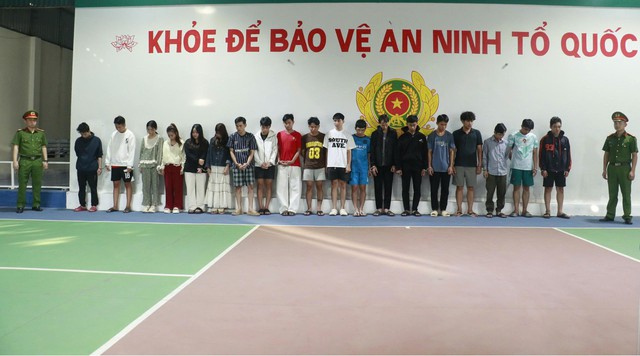 Triệt phá đường dây đánh bạc, rửa tiền trên mạng, bắt giữ hàng chục đối tượng- Ảnh 4. Triệt phá đường dây đánh bạc, rửa tiền trên mạng, bắt giữ hàng chục đối tượng- Ảnh 4.