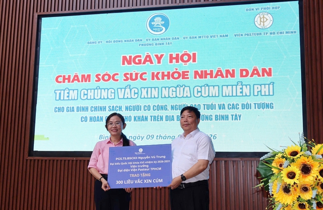 300 liều vaccine cúm đến với người dân phường Bình Tây, TPHCM- Ảnh 1. 300 liều vaccine cúm đến với người dân phường Bình Tây, TPHCM- Ảnh 1.