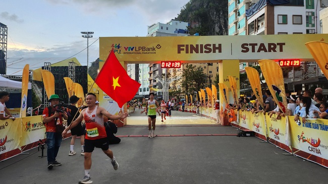 Hải Phòng: Nhiều vận động viên quốc tế tham gia giải Marathon 'Sắc màu hoàng hôn Cát Bà- 2024'

- Ảnh 6.