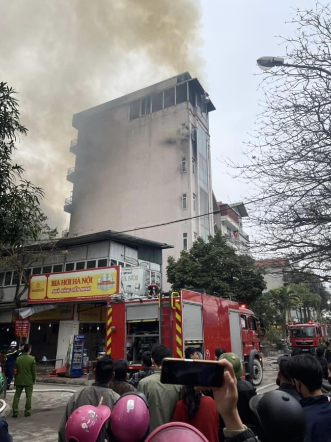 Video cháy lớn tại Hoàng Mai, Hà Nội- Ảnh 1.