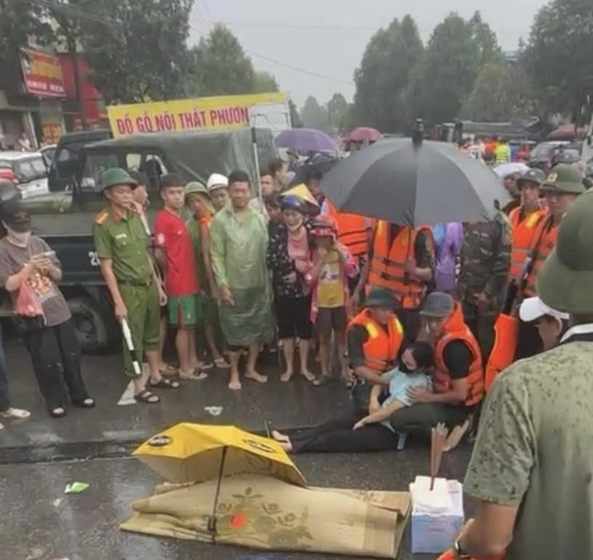 Thái Nguyên: Lật thuyền trong lúc cứu nạn, 1 phụ nữ và 1 bé trai tử vong- Ảnh 1.