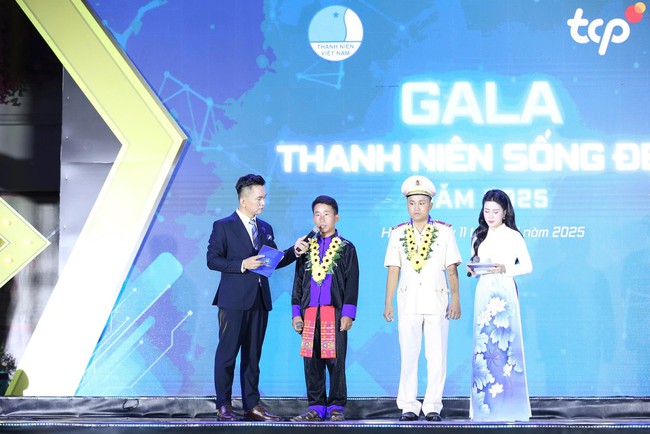Trưởng bản cứu 90 người thoát lũ dữ, Hòa Minzy là ‘Thanh niên sống đẹp’ năm 2025- Ảnh 3.