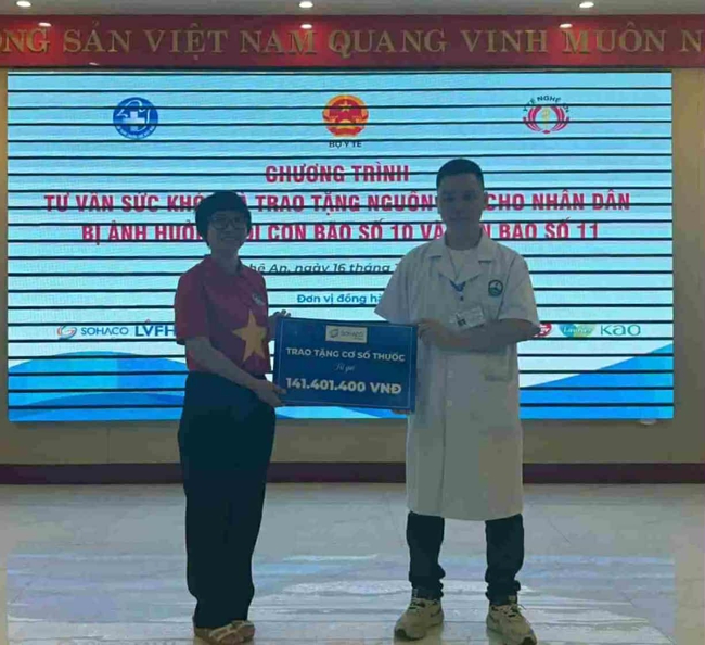 Đoàn công tác Bộ Y tế thăm hỏi, trao quà đồng bào tại Nghệ An: Khám chữa bệnh phải gắn với phòng bệnh suốt vòng đời- Ảnh 5. Đoàn công tác Bộ Y tế thăm hỏi, trao quà đồng bào tại Nghệ An: Khám chữa bệnh phải gắn với phòng bệnh suốt vòng đời- Ảnh 5.
