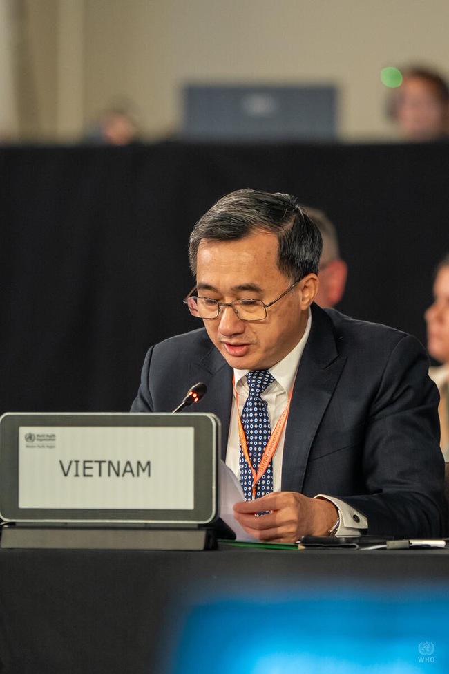 Đoàn đại biểu Bộ Y tế tham dự Kỳ họp lần thứ 76 của WHO khu vực Tây Thái Bình Dương- Ảnh 1. GS.TS. Trần Văn Thuấn, Thứ trưởng Bộ Y tế phát biểu tham luận tại Kỳ họp.