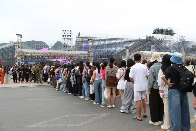 Hạ Long Concert 2025 khởi động mùa du lịch Thu - Đông của Quảng Ninh đầy cảm xúc- Ảnh 9.