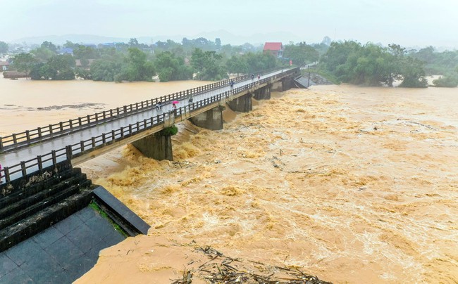Lũ đặc biệt lớn trên sông Cầu và sông Thương, 70 xã, phường của 4 tỉnh ngập lụt- Ảnh 2. Lũ đặc biệt lớn trên sông Cầu và sông Thương, 70 xã, phường của 4 tỉnh ngập lụt- Ảnh 2.