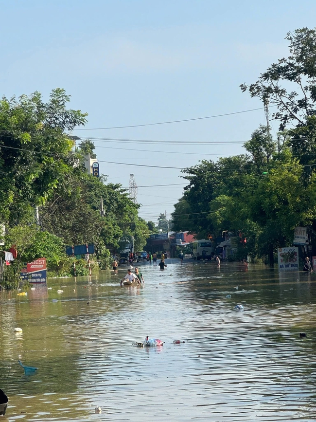 Cập nhật các tuyến đường bị ngập ở Hà Nội hôm nay 9/10 - Ảnh 2. Cập nhật các tuyến đường bị ngập ở Hà Nội hôm nay 9/10 - Ảnh 2.