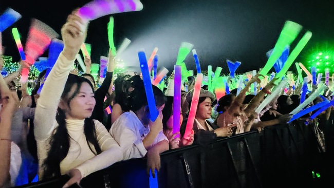 Đen Vâu, Trọng Tấn bùng nổ trong Concert 'Quảng Ninh - Đất mỏ anh hùng'- Ảnh 7.