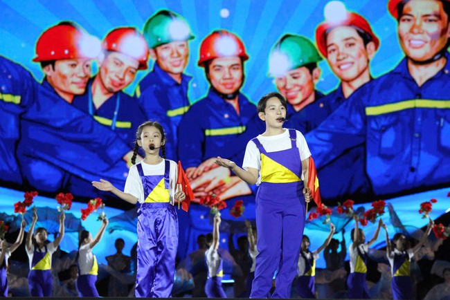 Đen Vâu, Trọng Tấn bùng nổ trong Concert 'Quảng Ninh - Đất mỏ anh hùng'- Ảnh 4.