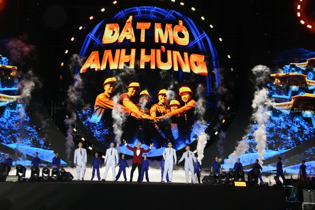 Đen Vâu, Trọng Tấn bùng nổ trong Concert 'Quảng Ninh - Đất mỏ anh hùng'- Ảnh 2.
