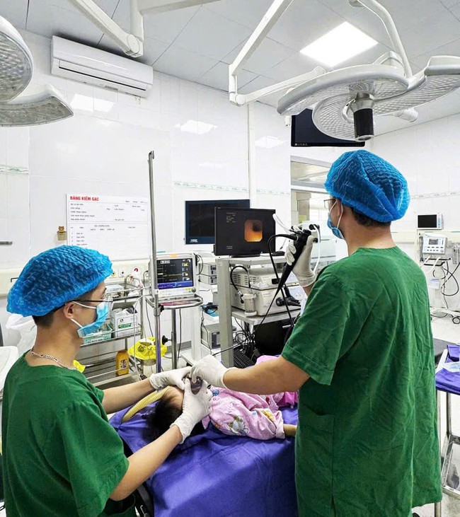 Nhiều trẻ bị tổn thương đường thở do hóc dị vật- Ảnh 1.