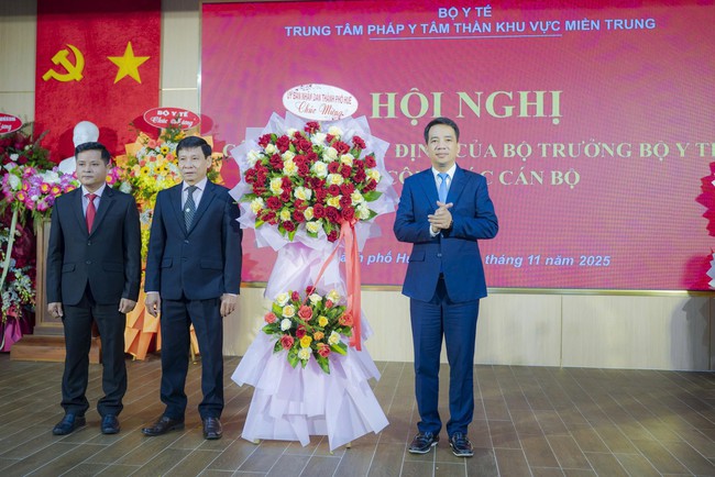 Bộ Y tế bổ nhiệm lại Giám đốc Trung tâm Pháp y tâm thần khu vực miền Trung- Ảnh 3. Bộ Y tế bổ nhiệm lại Giám đốc Trung tâm Pháp y tâm thần khu vực miền Trung- Ảnh 3.