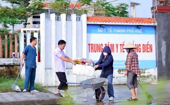 Khuyến cáo quan trọng phòng dịch bệnh sau mưa lũ lịch sử ở Huế- Ảnh 1. Khuyến cáo quan trọng phòng dịch bệnh sau mưa lũ lịch sử ở Huế- Ảnh 1.