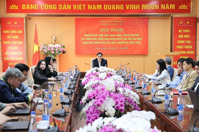 Hội nghị quán triệt, triển khai Nghị quyết Đại hội Đảng bộ Chính phủ lần 1- Ảnh 3. Điểm cầu Bộ Y tế có Uỷ viên dự khuyết Trung ương Đảng, Thứ trưởng Thường trực Bộ Y tế Vũ Mạnh Hà chủ trì. Các đồng chí Ủy viên Ban Thường vụ, Ủy viên Ban Chấp hành Đảng bộ Bộ ; Ủy viên Ủy ban Kiểm tra Đảng ủy Bộ ; Cấp ủy các đảng bộ, chi bộ trực thuộc Đảng bộ Bộ ; Lãnh đạo, chuyên viên các ơ quan tham mưu, giúp việc Đảng ủy Bộ.