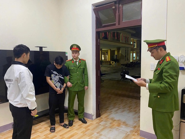 Vừa ra tù, thanh niên đi trộm ô tô để chở bạn gái- Ảnh 1.