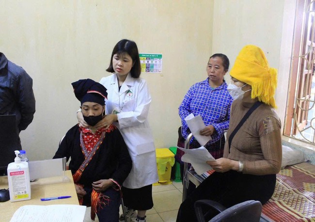 Hai bệnh viện ở Lào Cai khám sàng lọc tim mạch, ung thư miễn phí cho hơn 600 người dân- Ảnh 1.