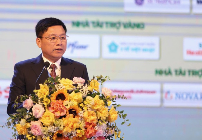 'Chia sẻ tri thức – Hội nhập quốc tế'- Ảnh 3. Phó Chủ tịch UBND tỉnh Nghệ An Hoàng Phú Hiền nhấn mạnh, UBND tỉnh Nghệ An phát biểu tại hội nghị.