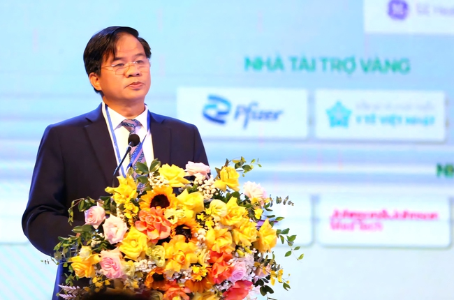 'Chia sẻ tri thức – Hội nhập quốc tế'- Ảnh 4. PGS.TS Đào Xuân Cơ - Giám đốc Bệnh viện Bạch Mai cho biết, không một quốc gia hay tổ chức y tế nào có thể đơn độc đối mặt với các thách thức y tế toàn cầu.