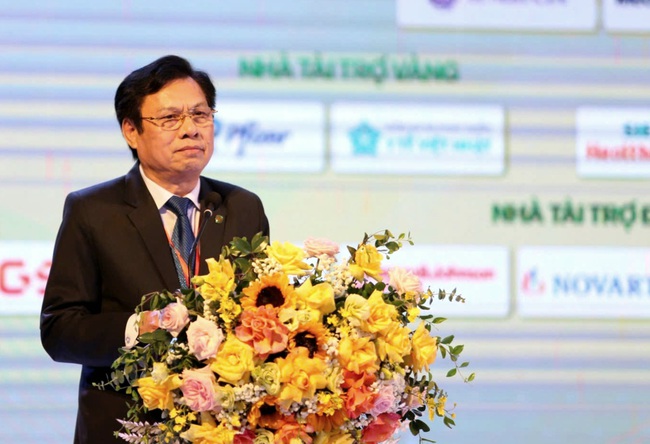'Chia sẻ tri thức – Hội nhập quốc tế'- Ảnh 2. PGS. TS Nguyễn Văn Hương, Giám đốc Bệnh viện Hữu nghị Đa khoa Nghệ An phát biểu khai mạc Hội nghị Khoa học quốc tế năm 2025.