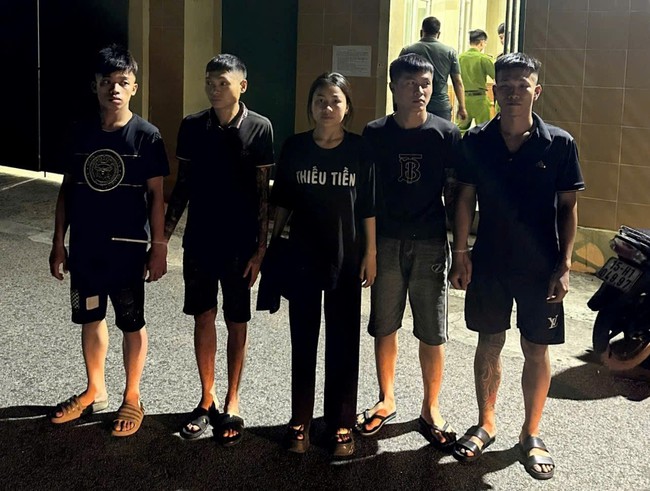 Tạm giữ 5 đối tượng livestream gây rối trật tự công cộng trên đường phố Hải Phòng- Ảnh 1. Tạm giữ 5 đối tượng livestream gây rối trật tự công cộng trên đường phố Hải Phòng- Ảnh 1.
