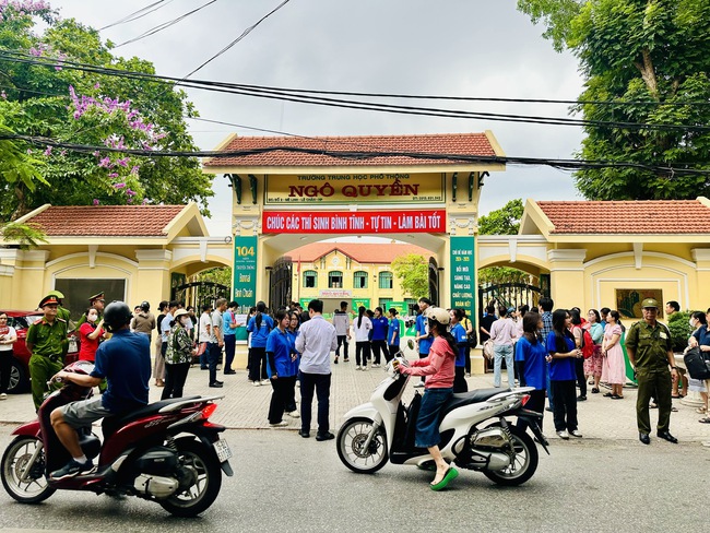 Hải Phòng công bố điểm chuẩn lớp 10: Mặt bằng điểm giảm nhẹ- Ảnh 1. Hải Phòng công bố điểm chuẩn lớp 10: Mặt bằng điểm giảm nhẹ- Ảnh 1.