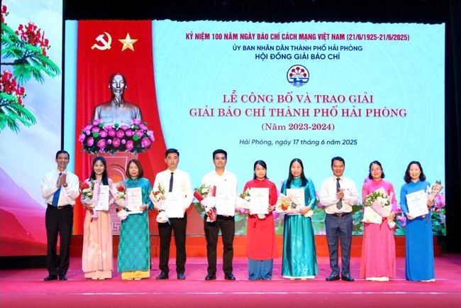 Báo Sức khỏe và Đời sống nhận nhiều giải thưởng báo chí vùng Đông Bắc- Ảnh 5. Báo Sức khỏe và Đời sống nhận nhiều giải thưởng báo chí vùng Đông Bắc- Ảnh 5.