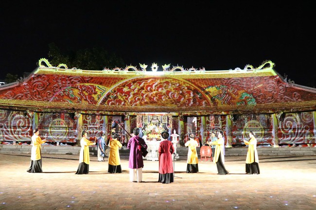 Đình Hàng Kênh trên 300 tuổi huyền ảo trong tour du lịch đêm đầu tiên ở Hải Phòng- Ảnh 3. Đình Hàng Kênh trên 300 tuổi huyền ảo trong tour du lịch đêm đầu tiên ở Hải Phòng- Ảnh 3.