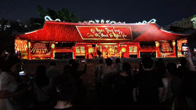 Đình Hàng Kênh trên 300 tuổi huyền ảo trong tour du lịch đêm đầu tiên ở Hải Phòng- Ảnh 13. Đình Hàng Kênh trên 300 tuổi huyền ảo trong tour du lịch đêm đầu tiên ở Hải Phòng- Ảnh 13.