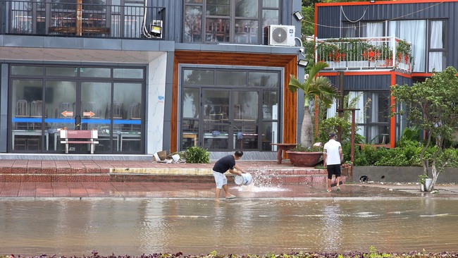 Hải Phòng dỡ bỏ lệnh cấm biển, các chuyến bay khai thác trở lại, khẩn trương khắc phục hậu quả bão số 3- Ảnh 2. Hải Phòng dỡ bỏ lệnh cấm biển, các chuyến bay khai thác trở lại, khẩn trương khắc phục hậu quả bão số 3- Ảnh 2.