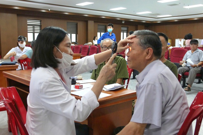 Hải Phòng khám bệnh, cấp phát thuốc miễn phí cho người có công nhân dịp 27/7- Ảnh 1.