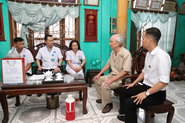 Hải Phòng khám bệnh, cấp phát thuốc miễn phí cho người có công nhân dịp 27/7- Ảnh 3.