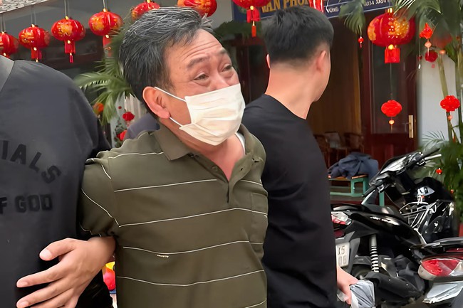 Giết cả nhà, bị cáo cúi đầu xin được 'chết sớm' - Ảnh 1. Giết cả nhà, bị cáo cúi đầu xin được 'chết sớm' - Ảnh 1.