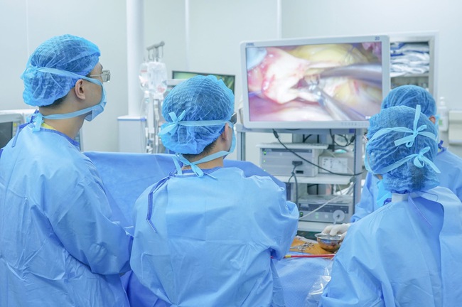Đã có hàng nghìn bệnh nhân tim mạch được phẫu thuật tim nội soi 3D- Ảnh 3.